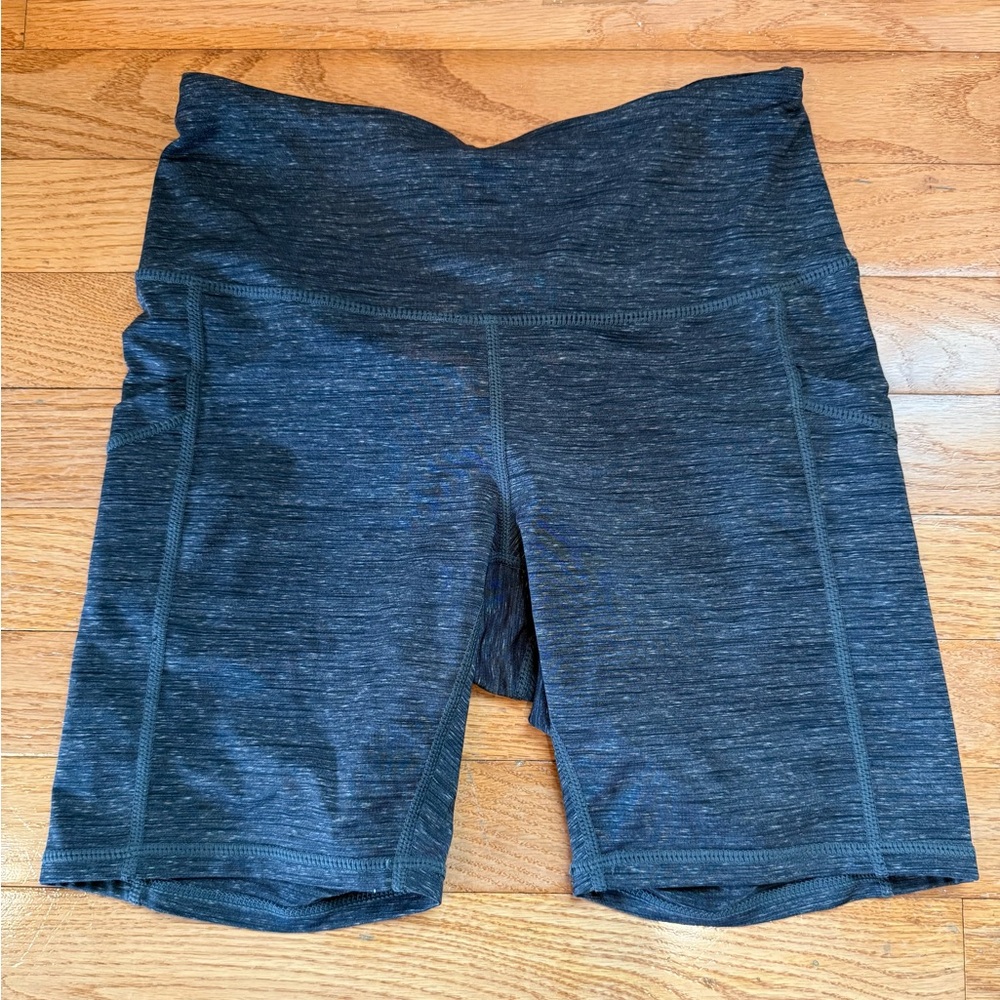 Z by Zella Studio Shorts grey Size small side Pockets biker shorts